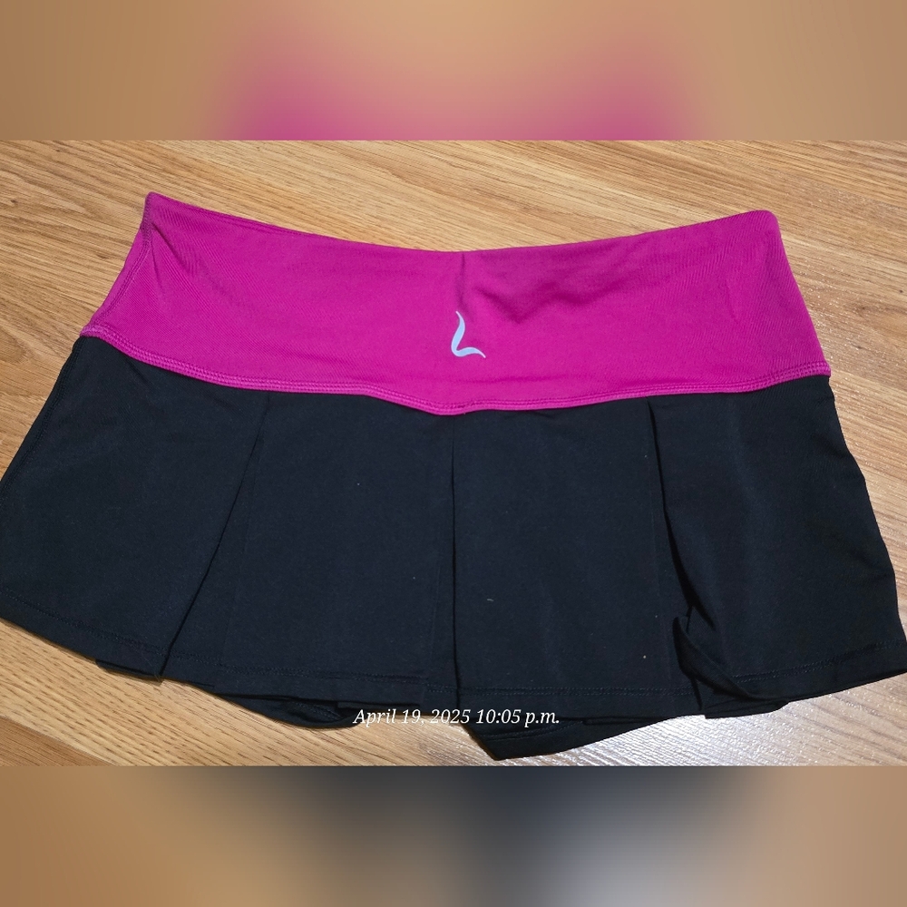 Lululemon Women's Black and Pink Shirts